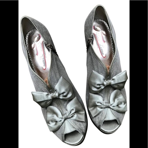 poetic licence Shoes - Poetic licence zip booties size 8.5